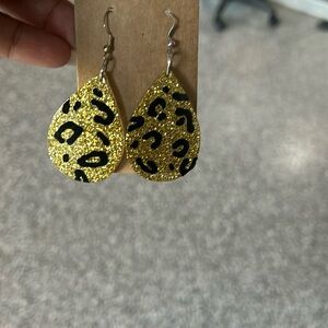 Leopard prints earrings